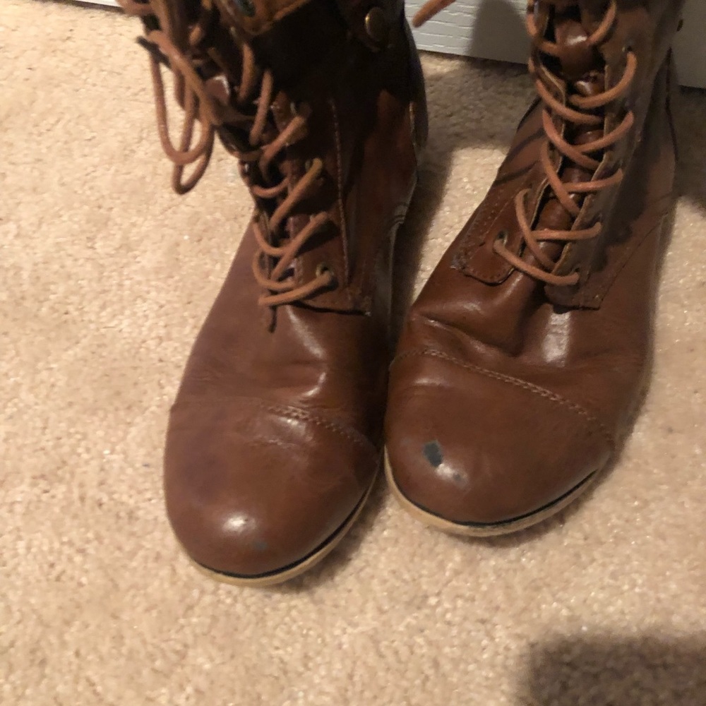 Boots - Picture 4 of 4